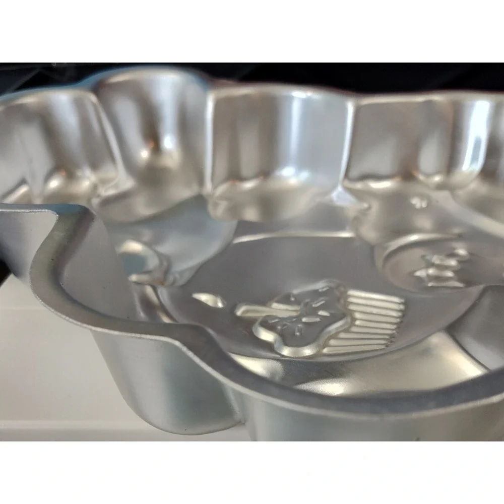 CARE BEARS Wilton '83 VTG Versatile Full Body Cake Pan Mold 2105-1793 B26.1GA721